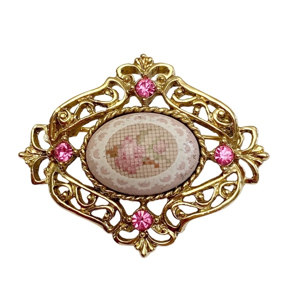 1928 Victorian revival brooch floral needlepoint in gold open work frame - Picture 1 of 5